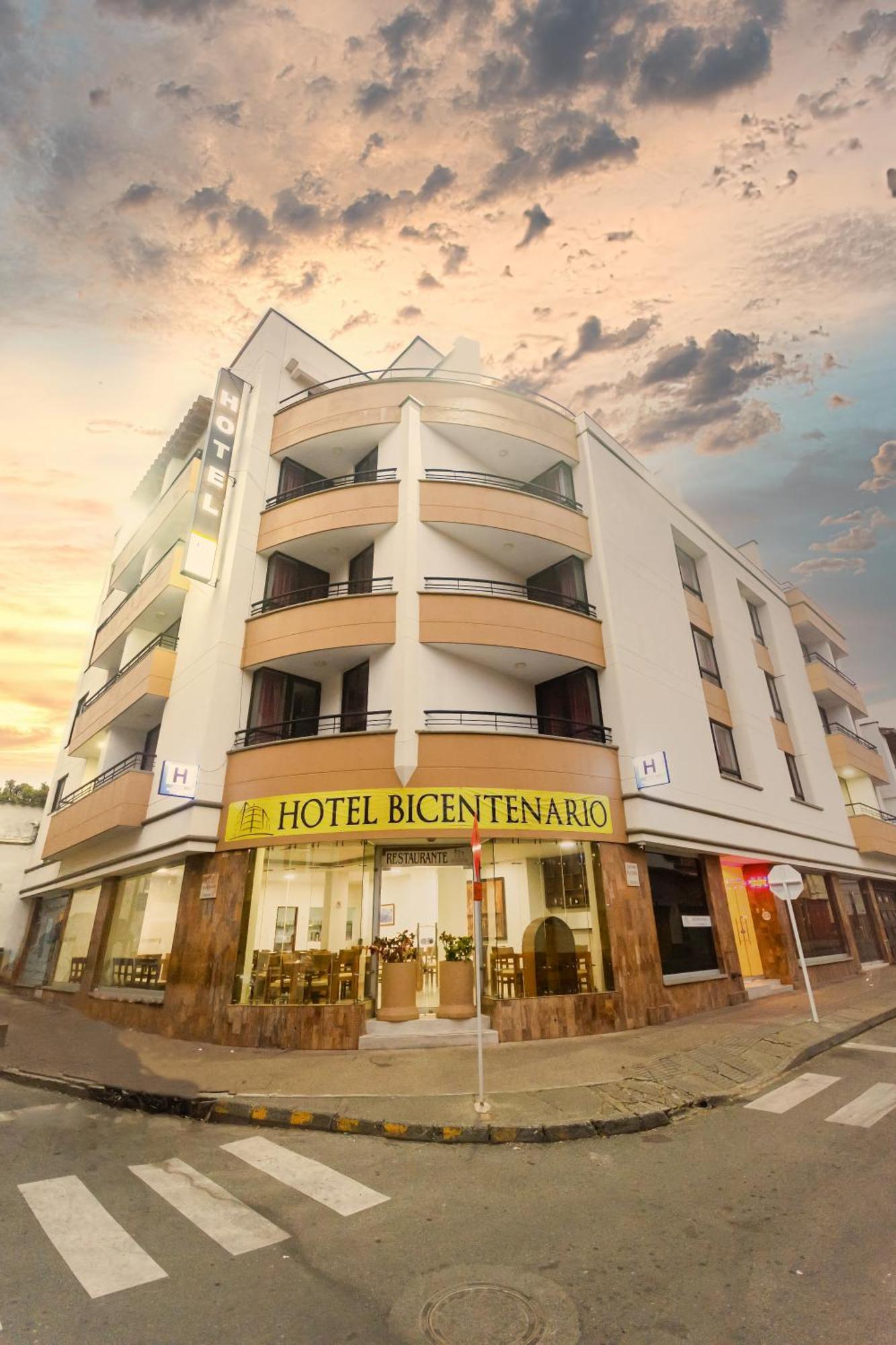 Hotel Bicentenario リオネグロ エクステリア 写真